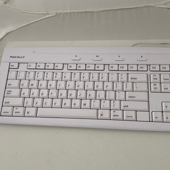 WIRED KEYBOARD - Picture 2 of 4